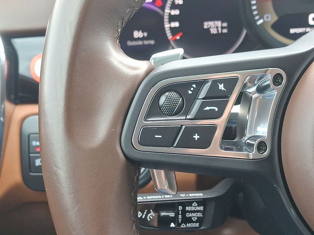 Thumbnail: 2022 Porsche Cayenne - 24