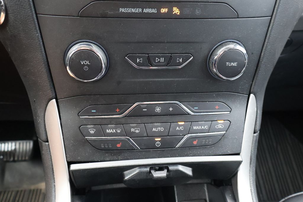 Thumbnail: 2020 Ford Edge - 26