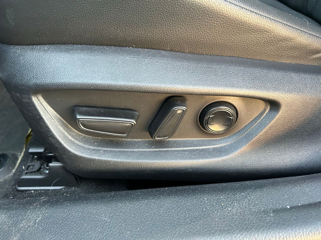 Thumbnail: 2025 Toyota Camry - 16