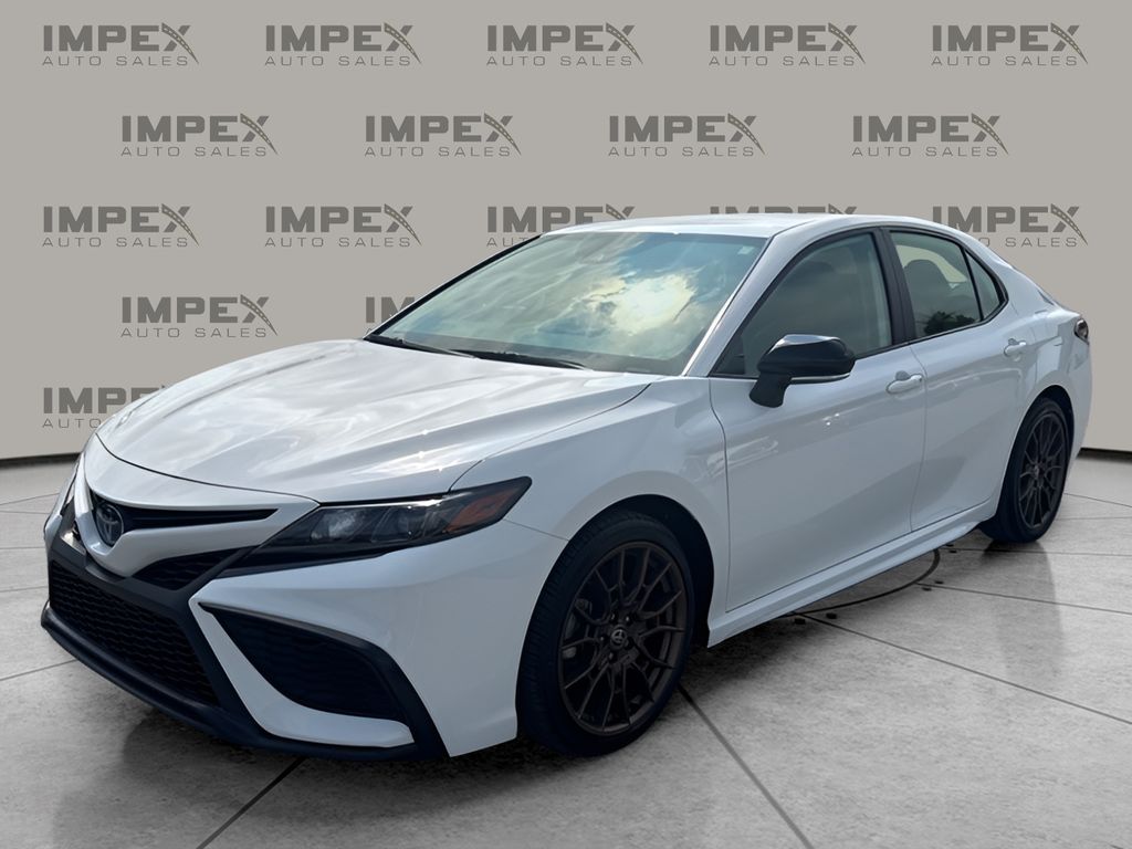 2023 Toyota Camry Hybrid SE's photo