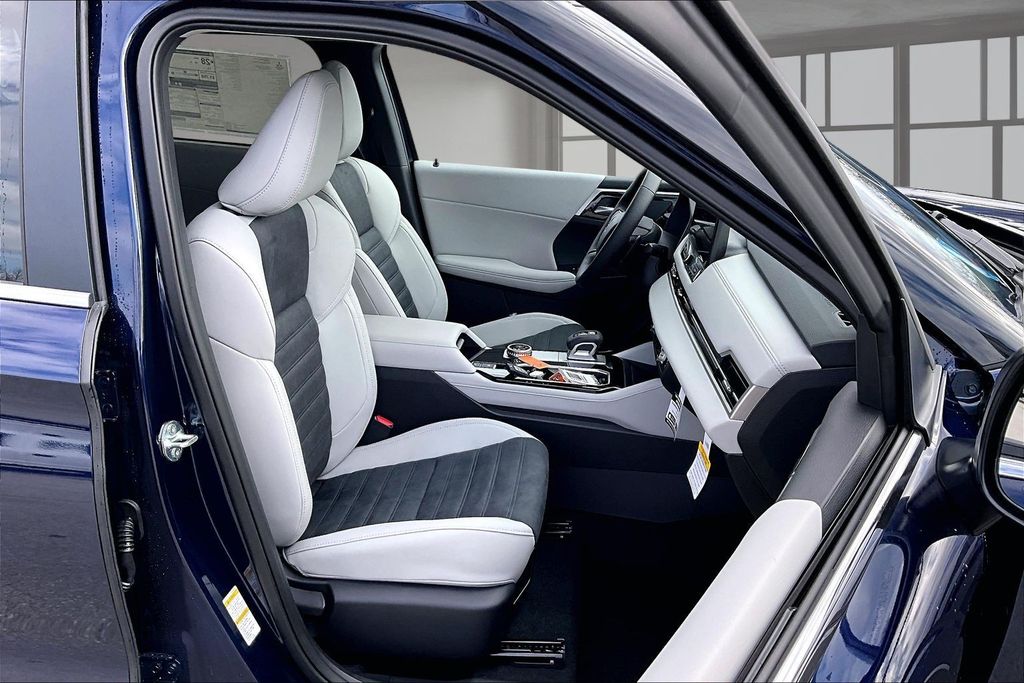 New 2026 Blue Mitsubishi SE image 12