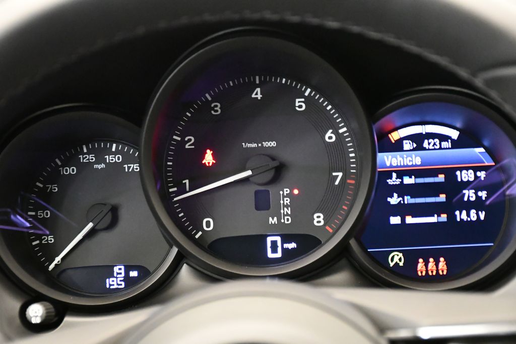 Thumbnail: 2026 Porsche Macan - 30