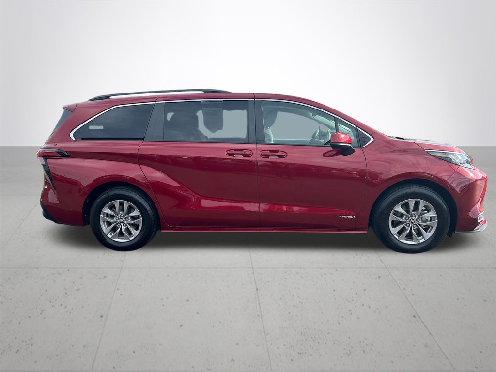 2021 Toyota Sienna LE