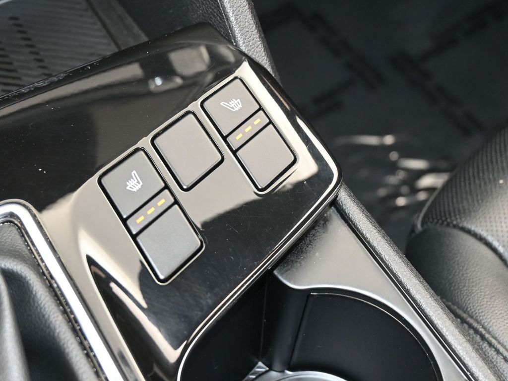 Used 2023 Glacial White Pearl Kia X-Line image 26