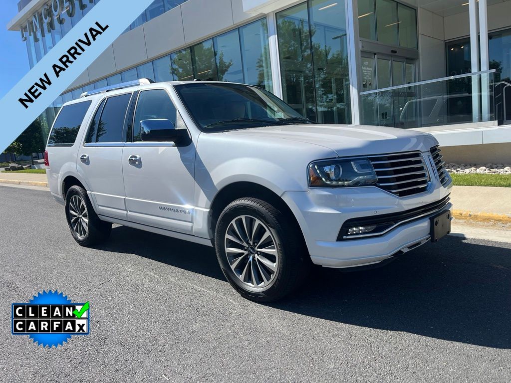 White Platinum Clearcoat Metallic 2017 Lincoln Navigator Select 4WD SUV / Crossover Four-Wheel Drive 6-Speed Automatic