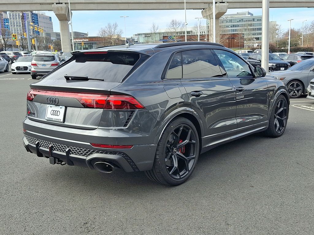 Thumbnail: 2026 Audi RS Q8 - 3