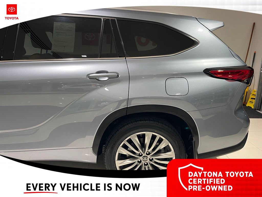 Used 2023 Toyota Highlander Hybrid SUV