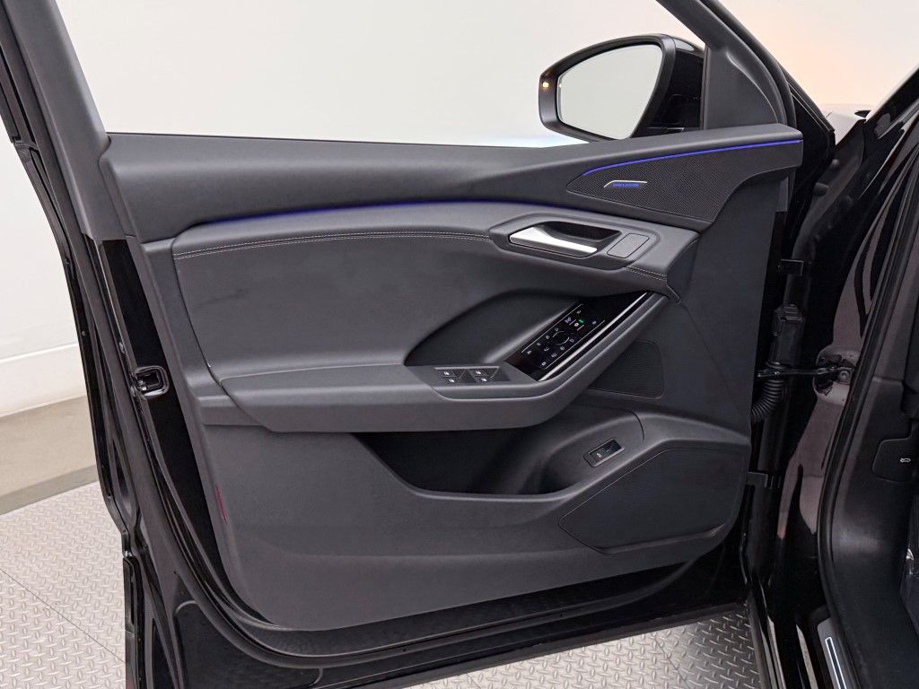 Thumbnail: 2025 Audi Q6 e-tron - 28