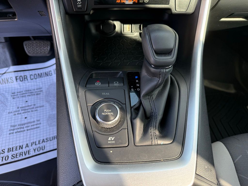 Thumbnail: 2021 Toyota RAV4 - 20