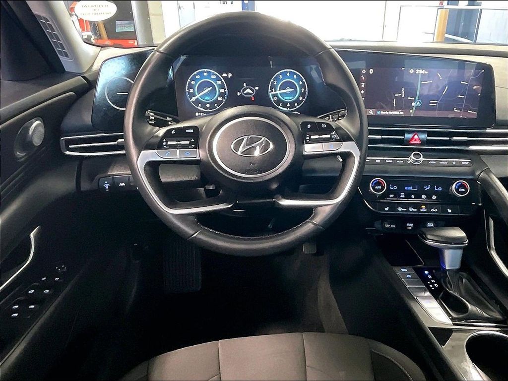 2023 Hyundai Elantra — photo 17