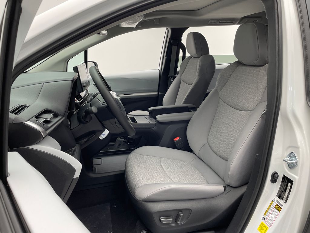 Thumbnail: 2025 Toyota Sienna - 13
