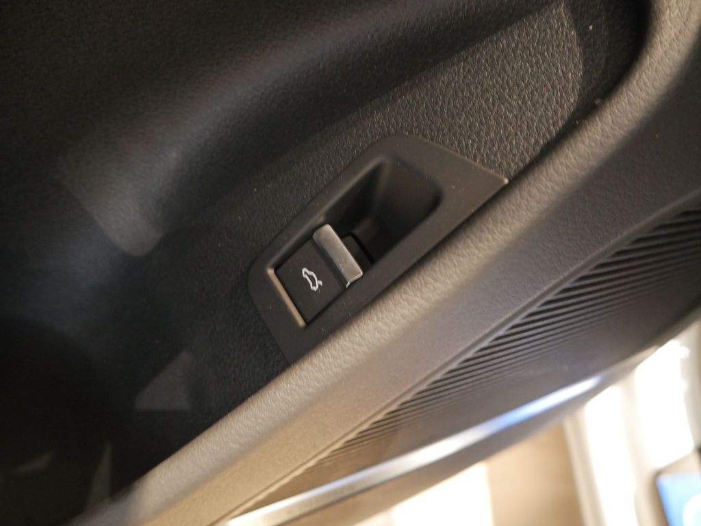 Thumbnail: 2026 Audi RS Q8 - 14