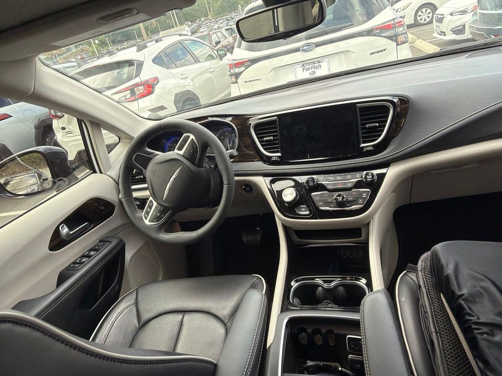 2023 Bright White Clearcoat Chrysler Pacifica Limited FWD Van