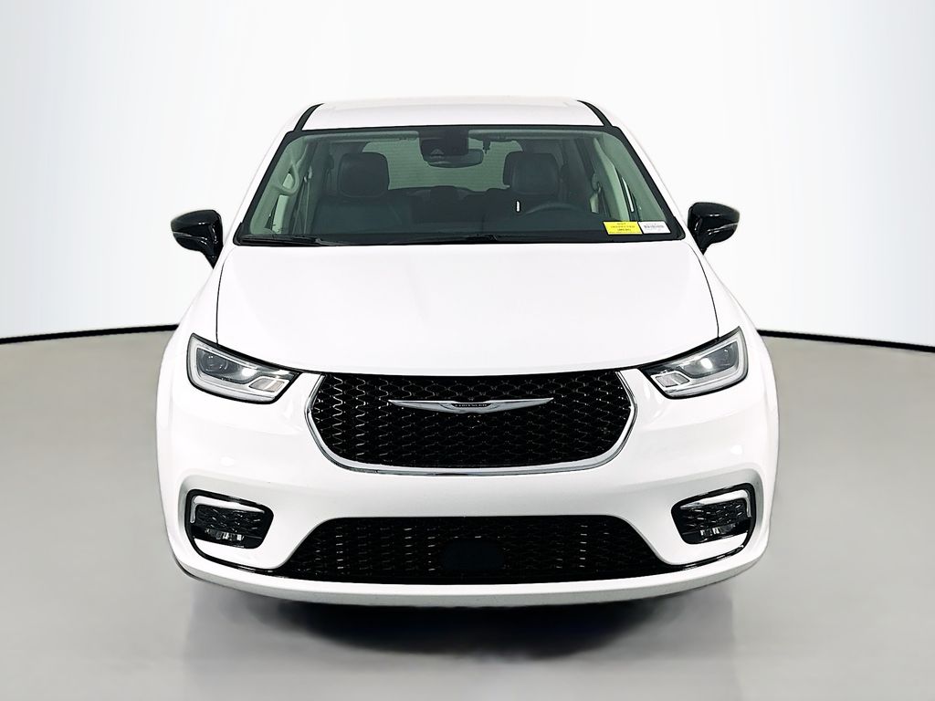 Used 2024 White Chrysler Touring L image 2