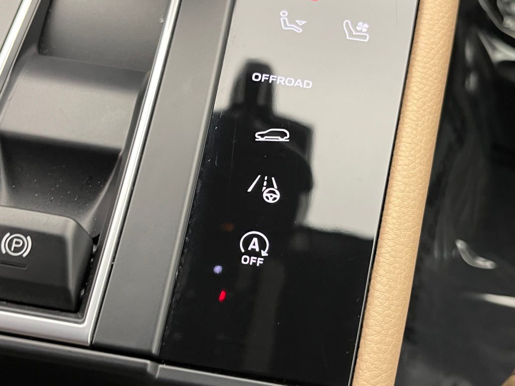 Thumbnail: 2023 Porsche Macan - 18