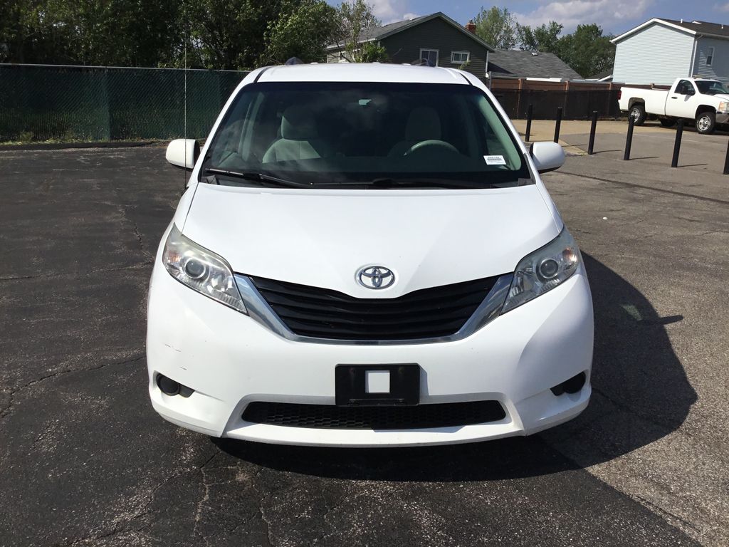 Thumbnail: 2013 Toyota Sienna - 8