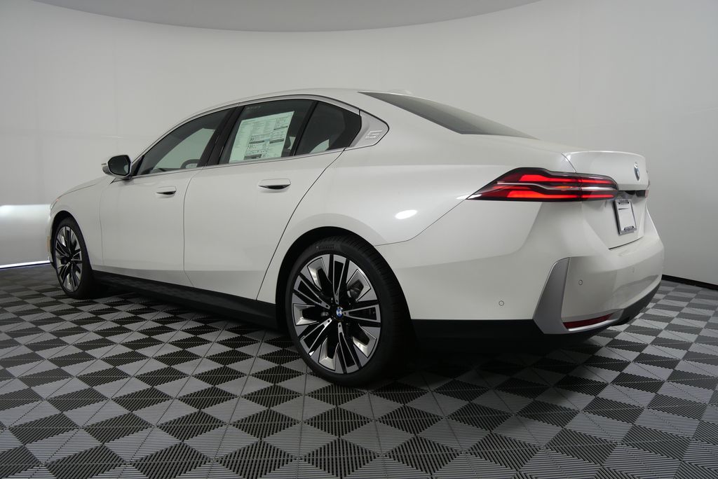 2025 BMW 5 Series 530i 5