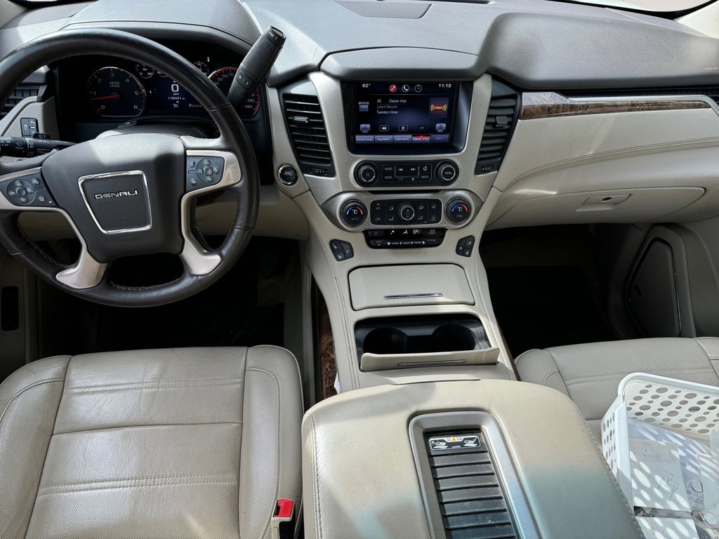 2015 GMC Yukon XL Denali 10