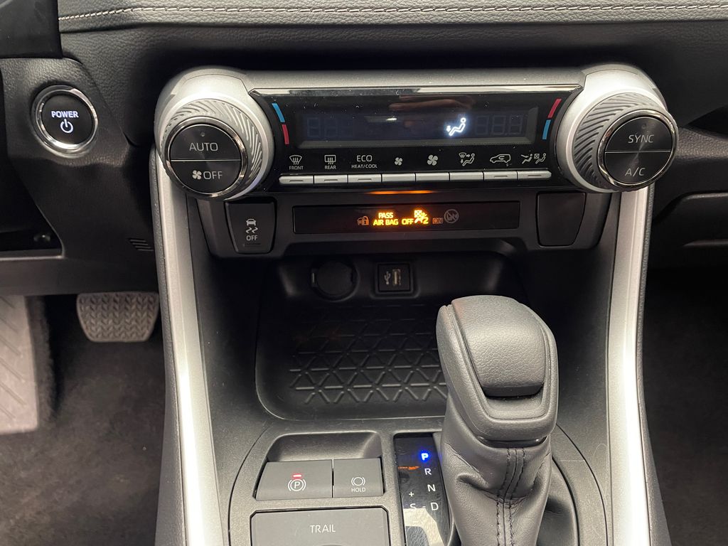 Thumbnail: 2025 Toyota RAV4 - 27