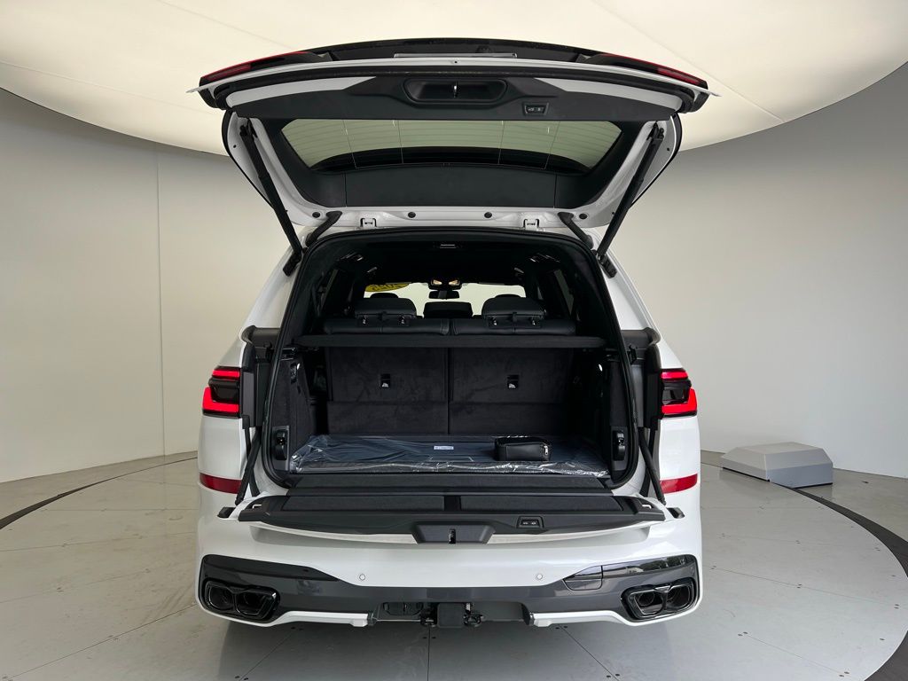 Thumbnail: 2025 BMW X7 - 5