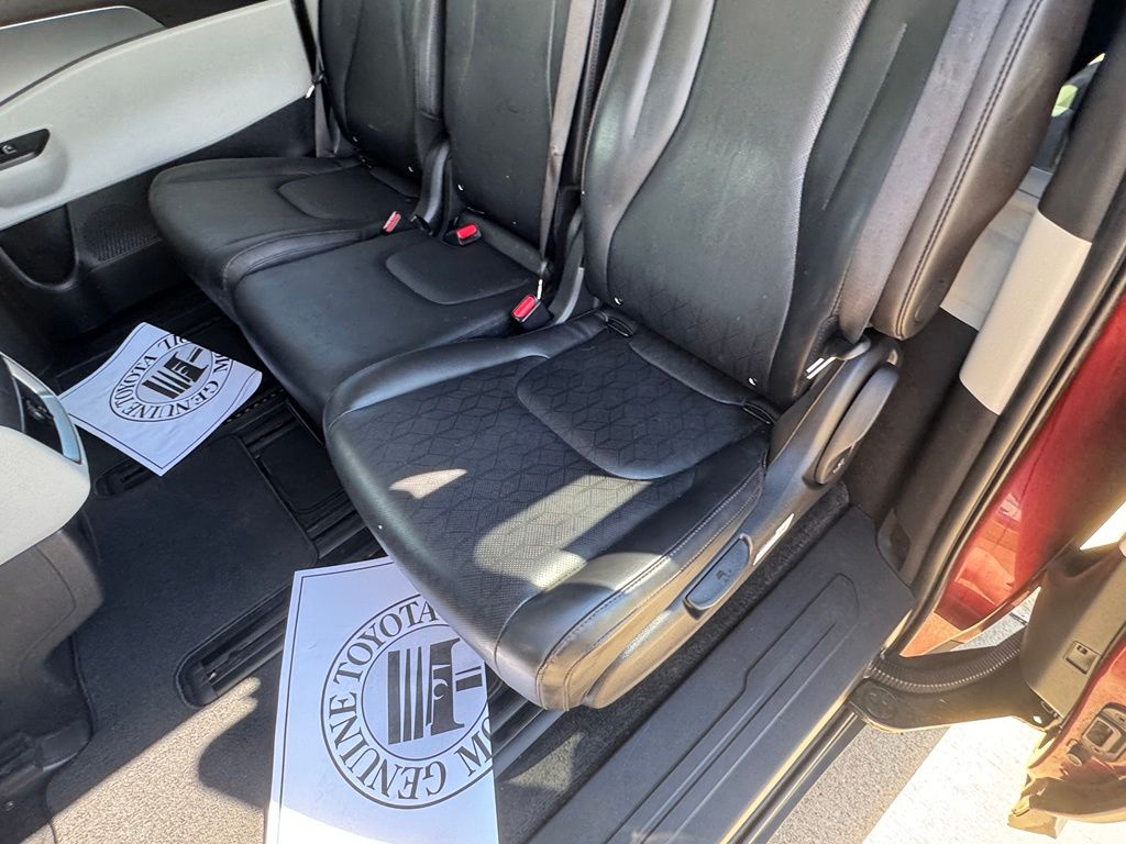 Used 2022 Kia Carnival Van
