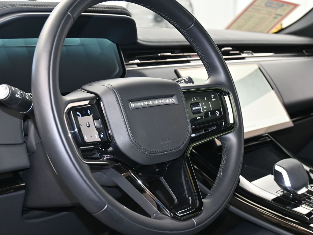 Used 2024 Black Land Rover Dynamic SE image 17