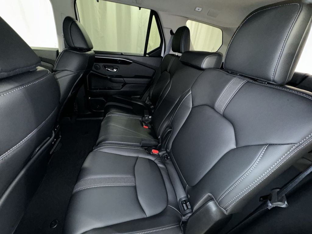 new 2025 Honda Pilot car, priced at $48,280