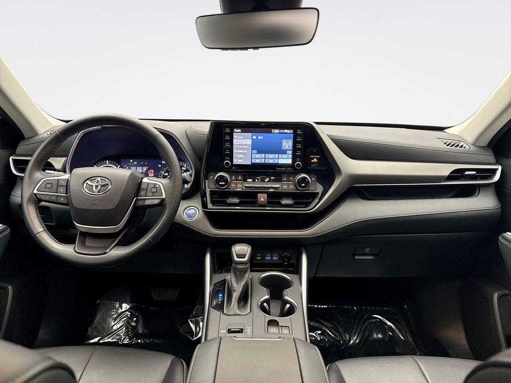 Thumbnail: 2022 Toyota Highlander - 14
