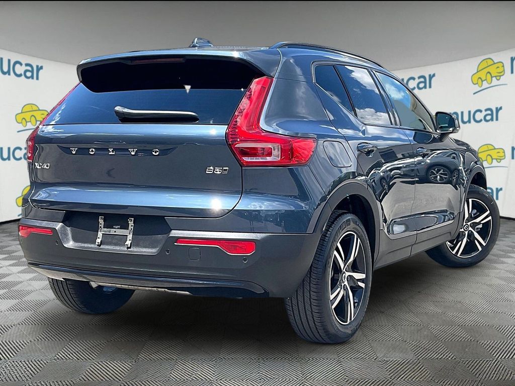 2026 Volvo XC40 — photo 6