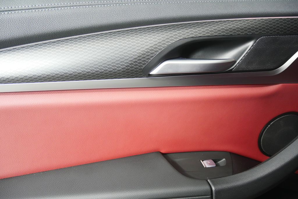 Thumbnail: 2023 BMW X4 - 14