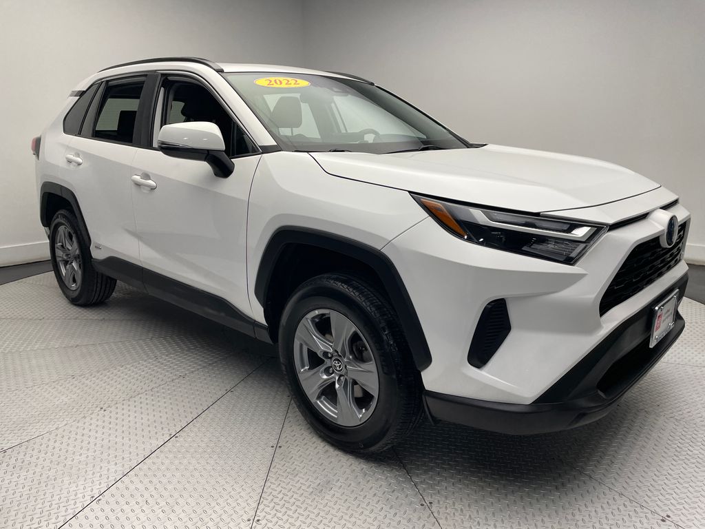 2022 Toyota RAV4 XLE 3