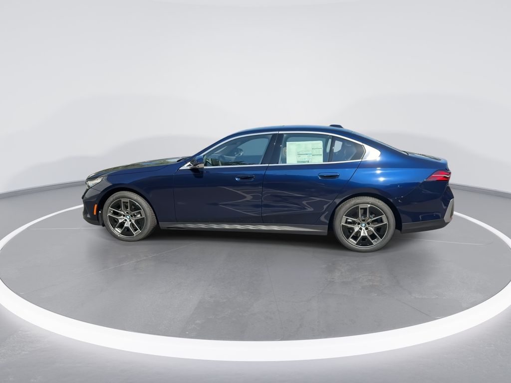 Thumbnail: 2027 BMW 5 Series - 5
