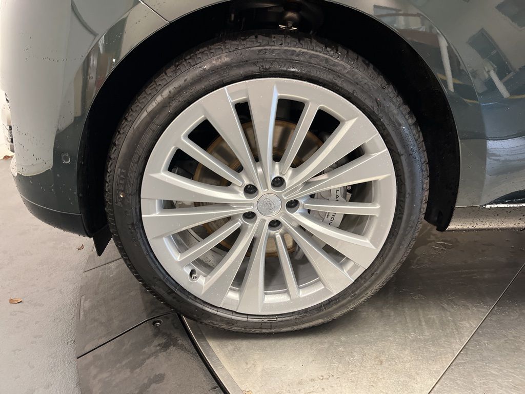 Thumbnail: 2025 Land Rover Range Rover - 10