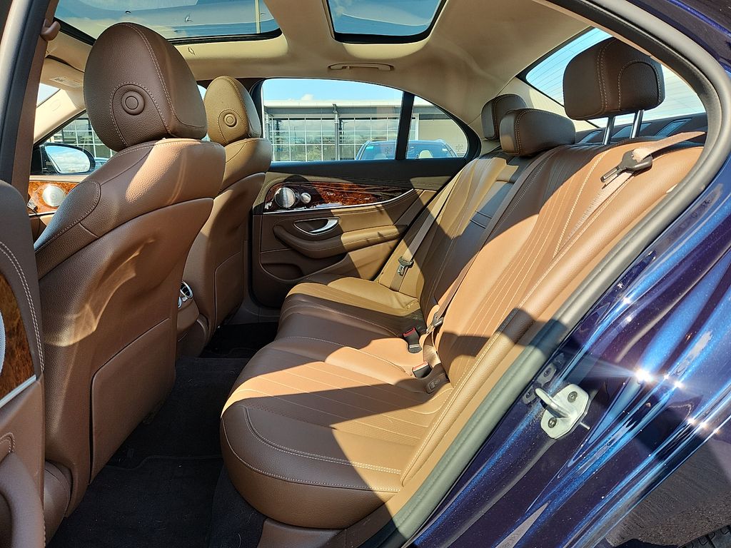 Thumbnail: 2019 Mercedes-Benz E-Class - 9