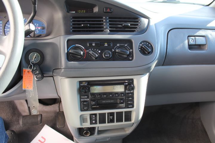 Used Car 2002 Toyota Sienna  For Sale Under $10,000 In Georgetown, Texas