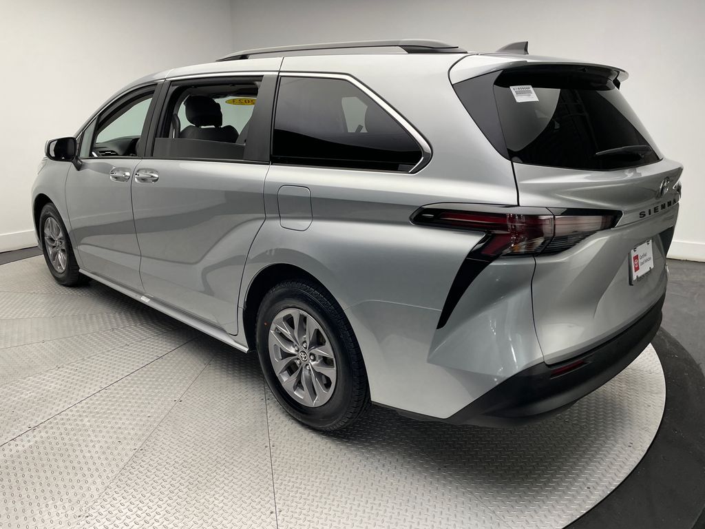 2023 Toyota Sienna XLE 7