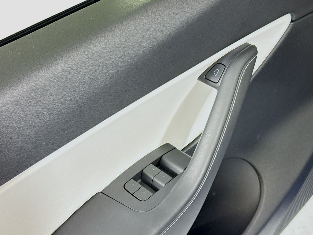 Thumbnail: 2022 Tesla Model Y - 24