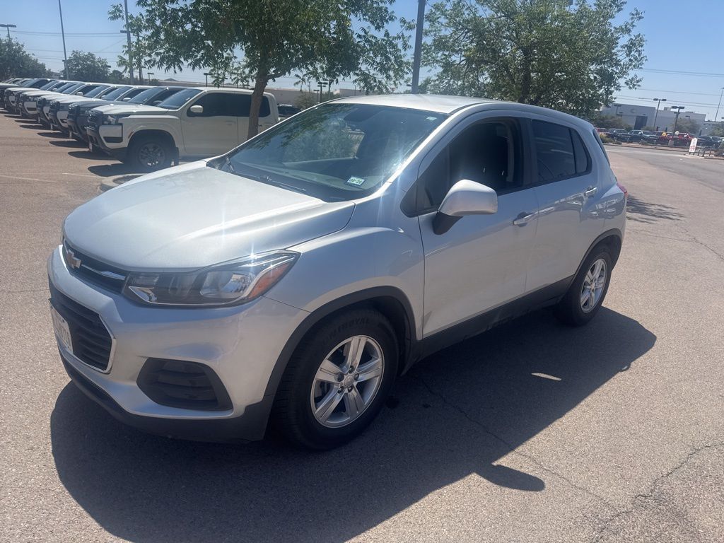 2019 Chevrolet Trax LS photo 3