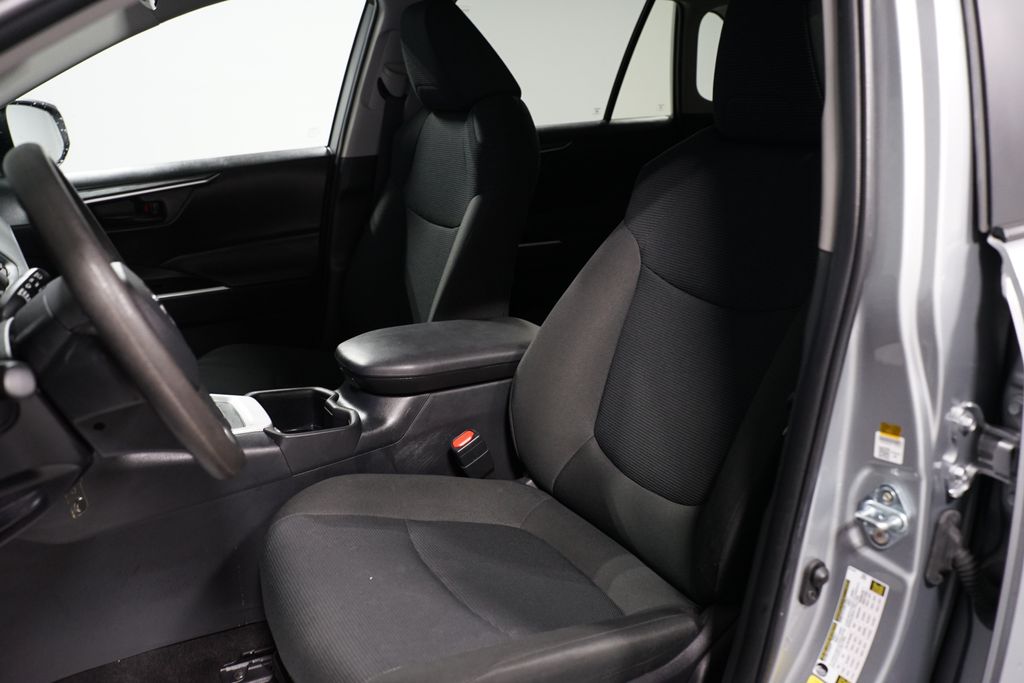 Thumbnail: 2025 Toyota RAV4 - 25