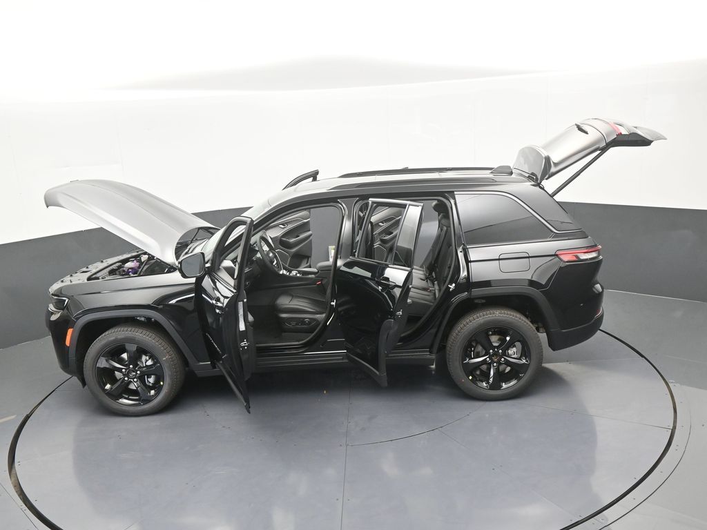 New 2026 Diamond Black Crystal Pearlcoat Jeep Limited image 51