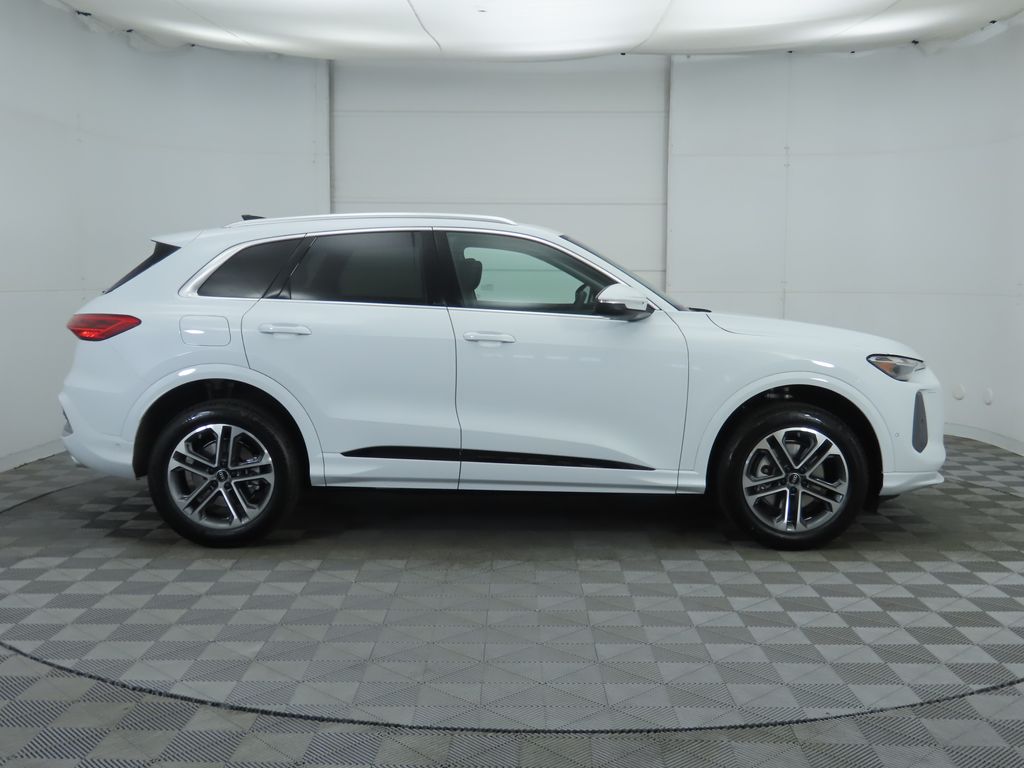 Thumbnail: 2025 Audi Q5 - 4