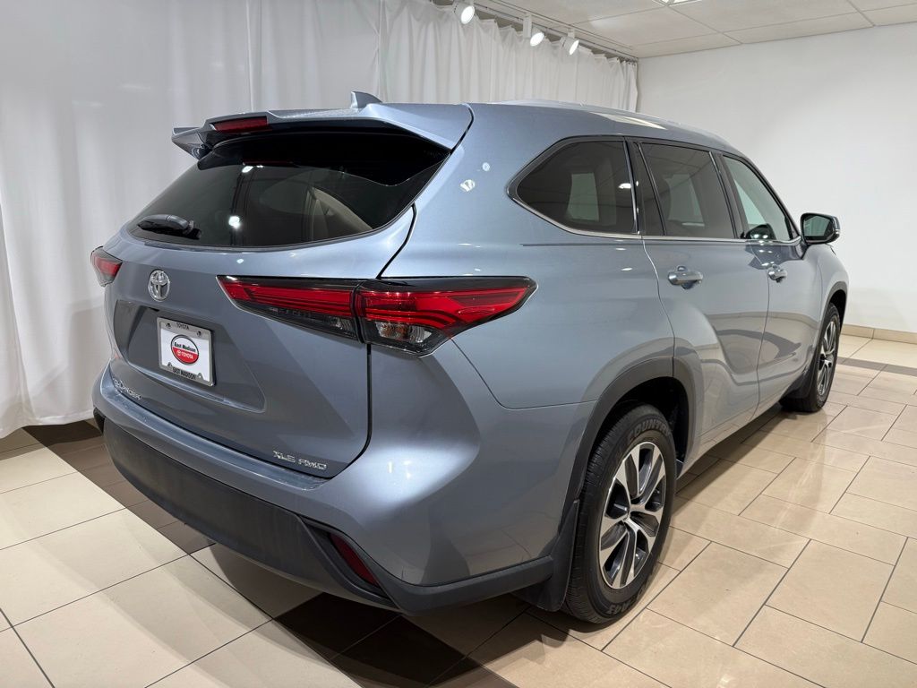 2022 Toyota Highlander XLE 5