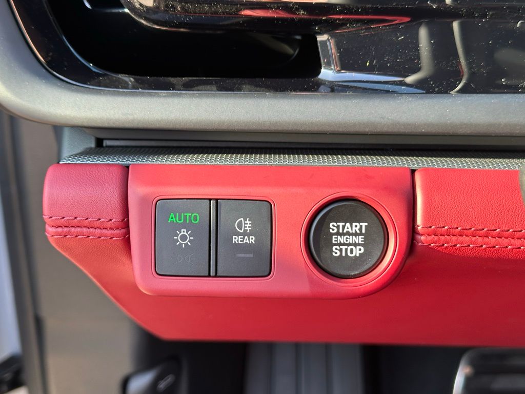 Thumbnail: 2026 Porsche Panamera - 31