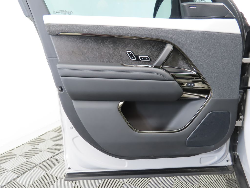 Thumbnail: 2023 Land Rover Range Rover Sport - 23