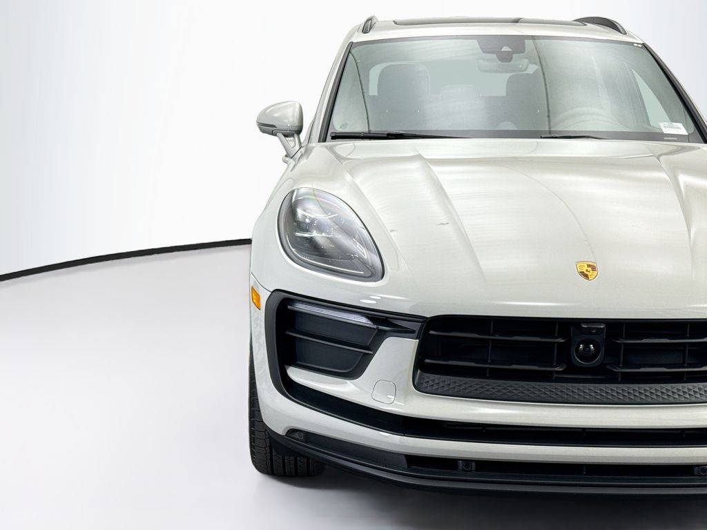 Thumbnail: 2026 Porsche Macan - 12