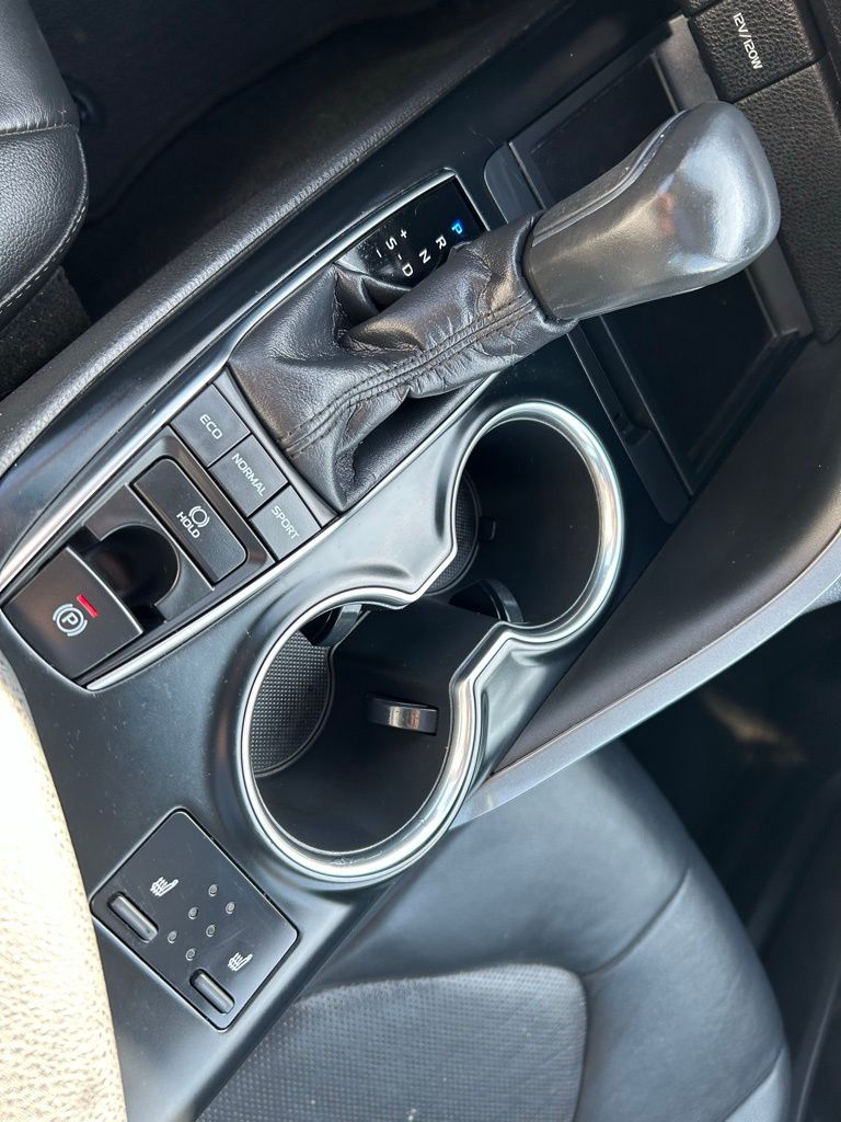 2018 Toyota Camry XSE 19