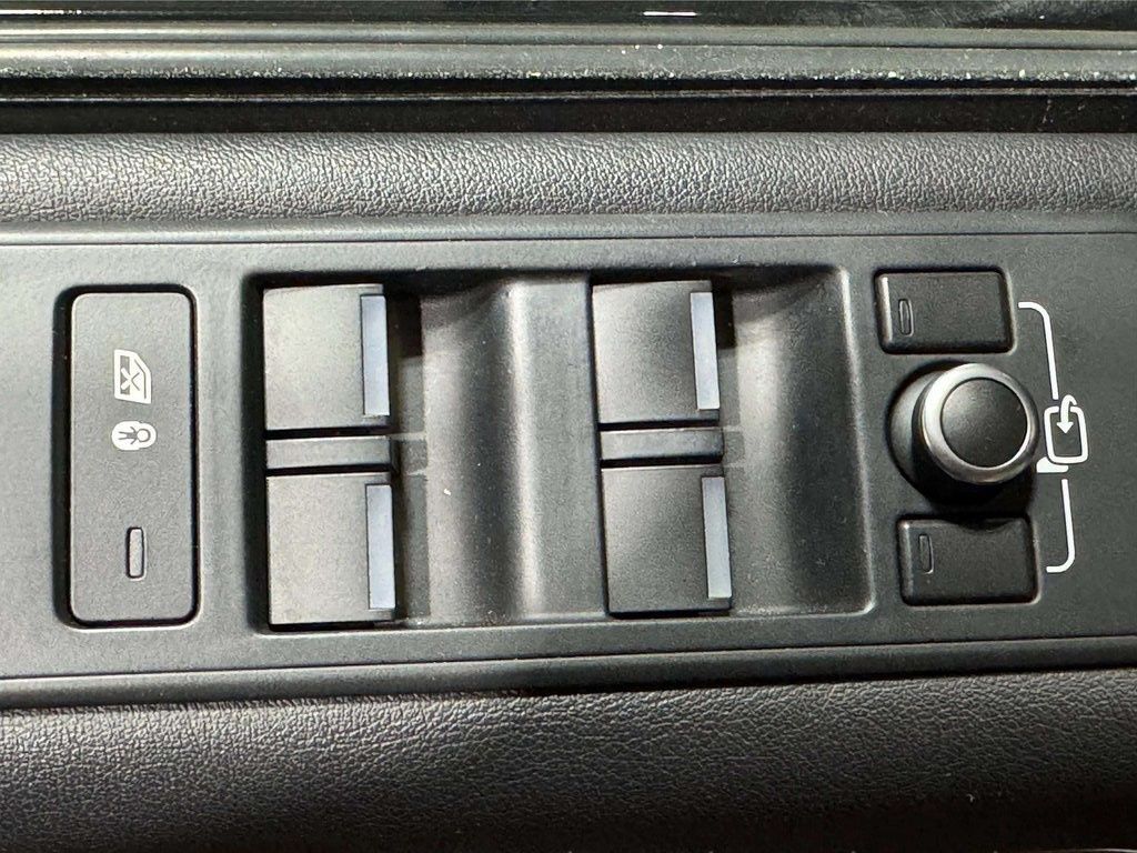 Used 2017 Santorini Black Land Rover 5.0L V8 Supercharged image 8