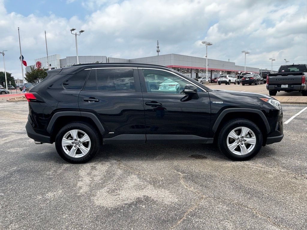 2021 Toyota RAV4 Hybrid XLE photo