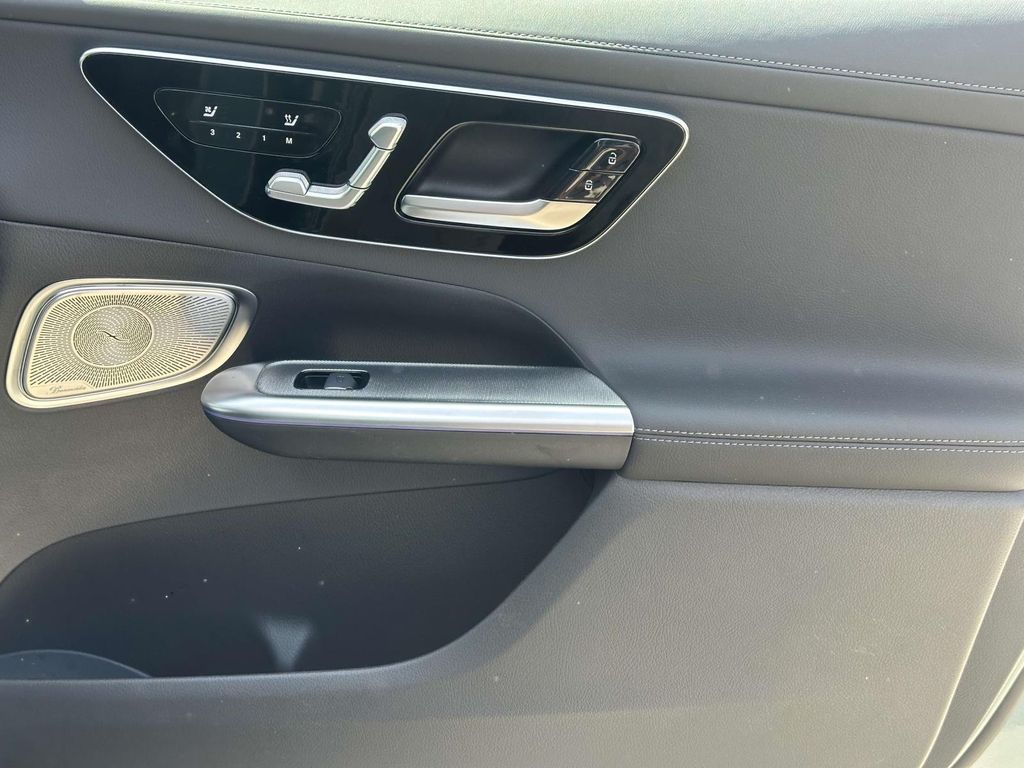 2025 Mercedes-Benz GLC 300 18