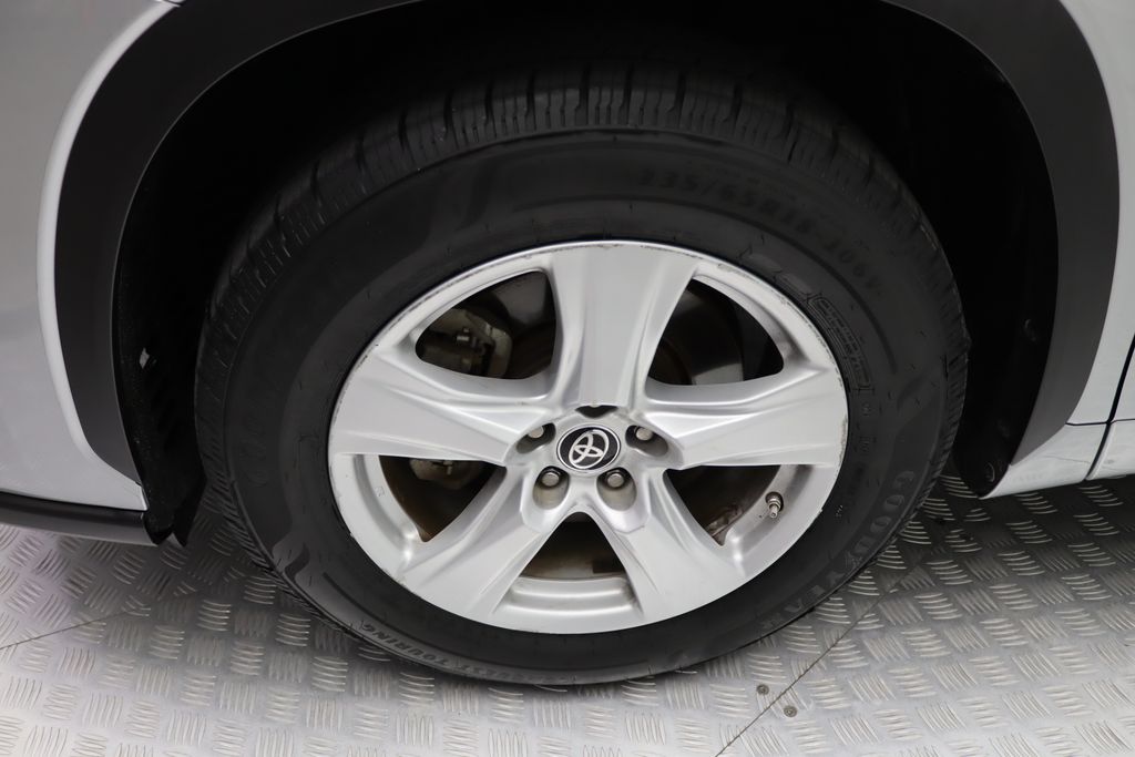 Thumbnail: 2021 Toyota Highlander - 4